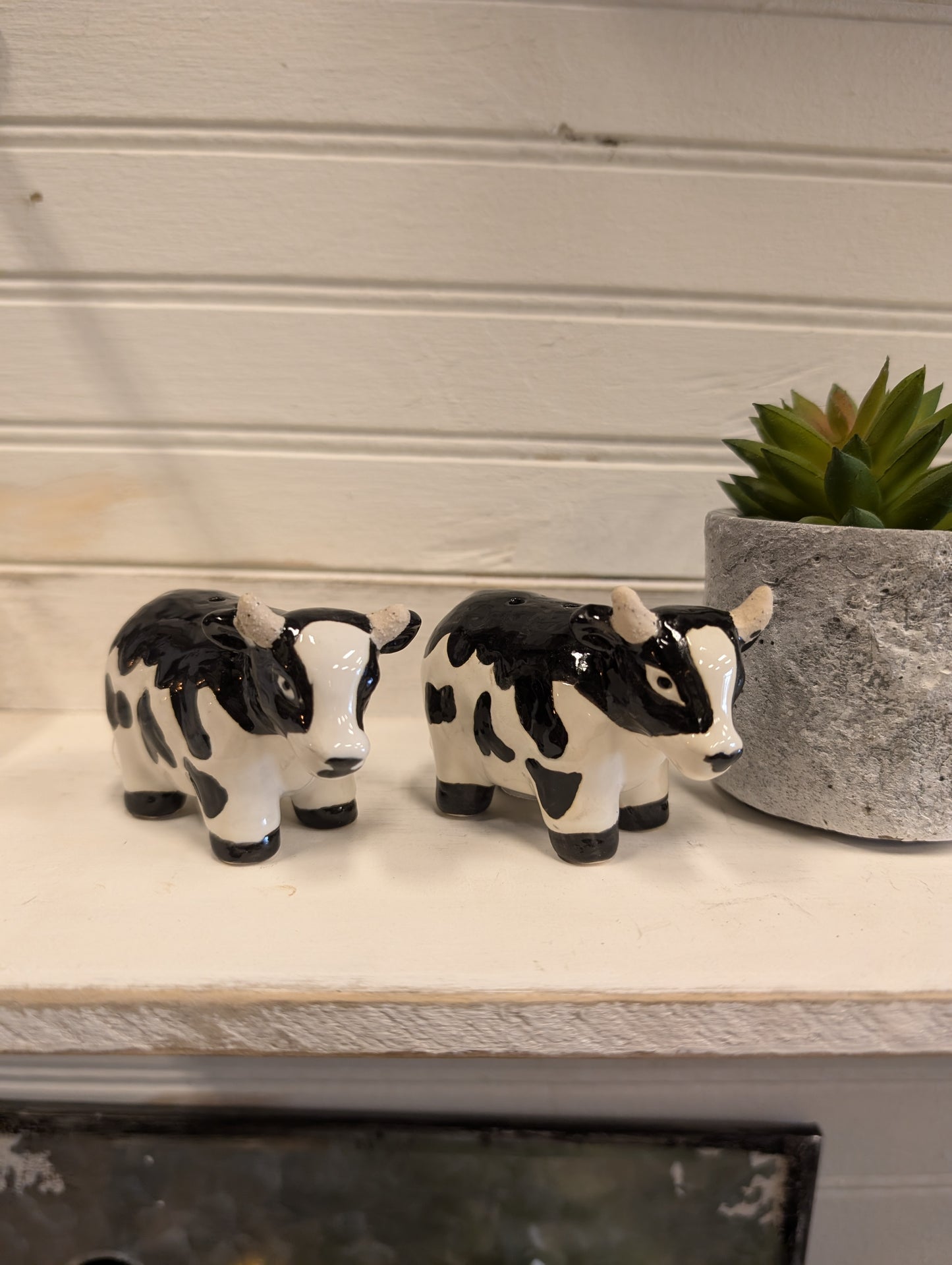 Ceramic Cow Salt and Pepper Shaker Set Mud Pie Brand